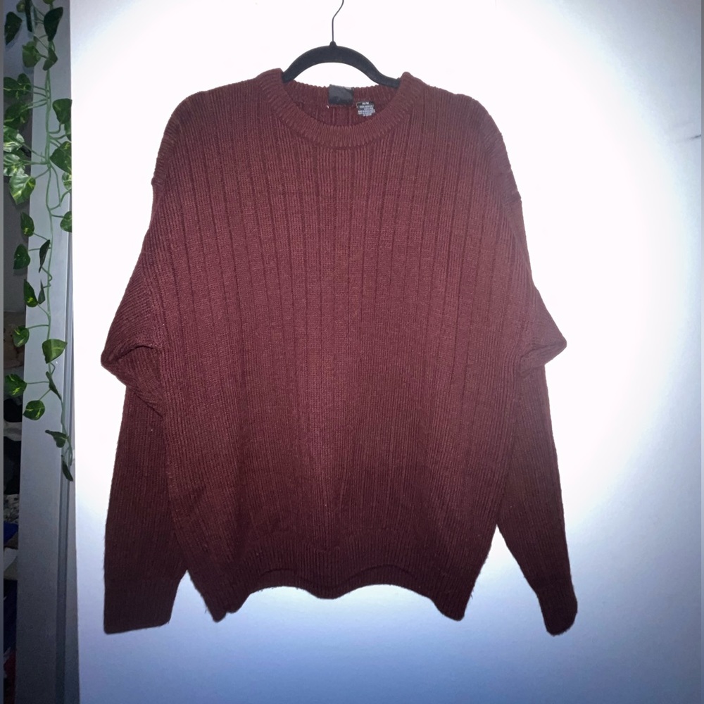 maroon sweater